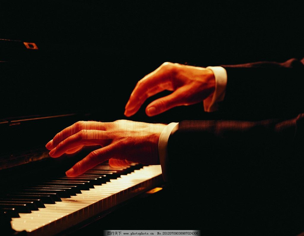 钢琴演奏图片
