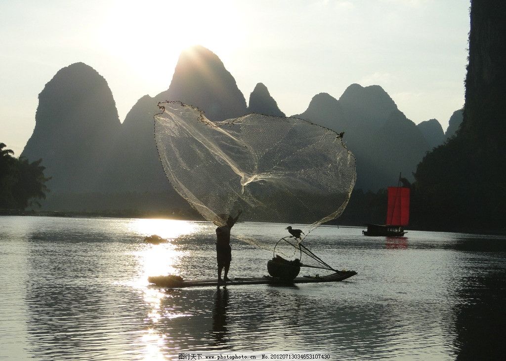 桂林山水 风景 阳朔风景 漓江 漓江边 桂林山水甲天下 洒网 小船