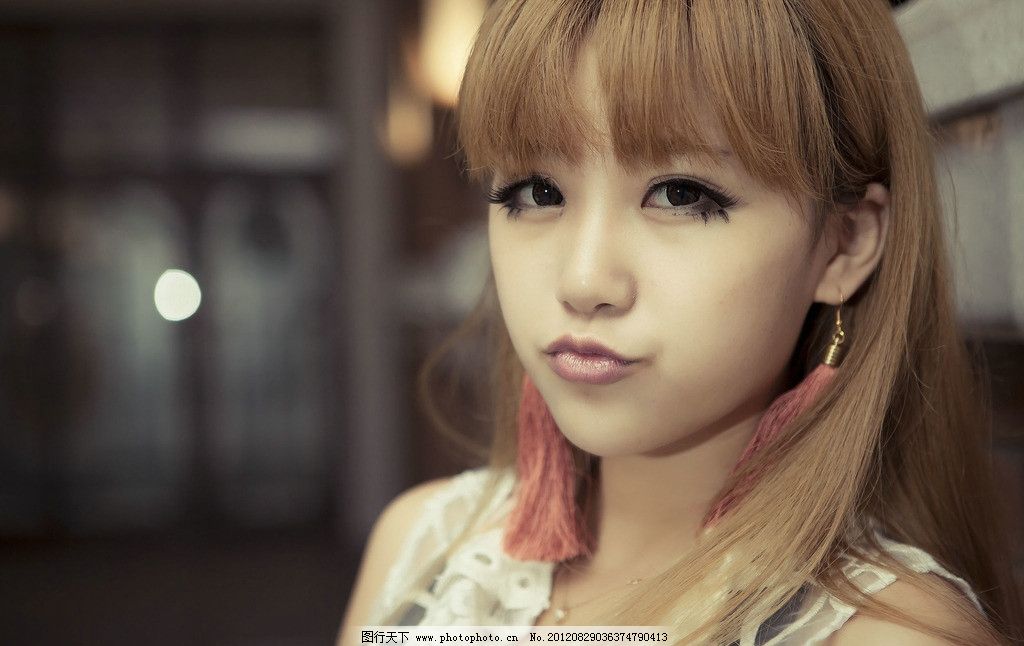 巧笑倩兮图片,金发 热裤 背心 街拍 小清新 写真