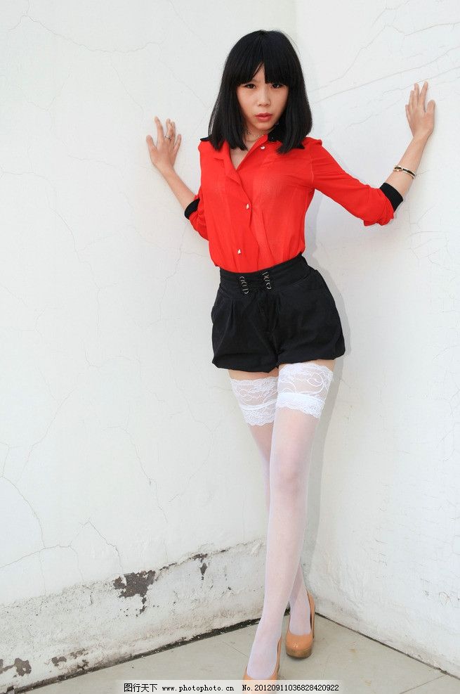 原创腿模白色蕾丝丝袜美女图片