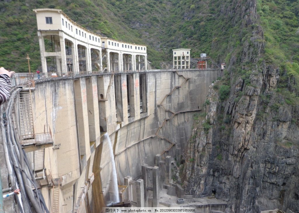 大坝,水坝,栈道,水库,风景,湖水,山路,山峦,青山,摄影,国内旅游,旅游摄影,350DPI,JPG